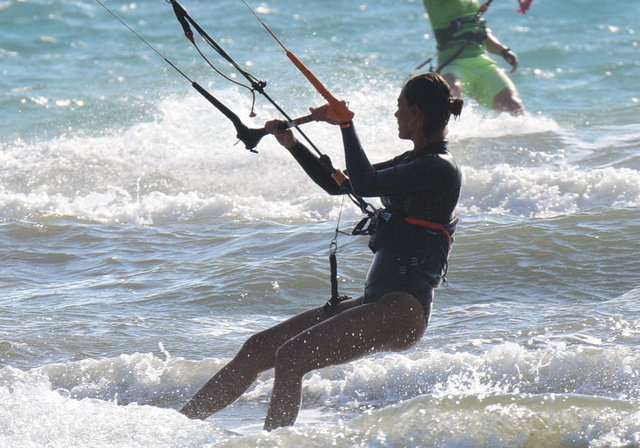 Hande Subaşı kiteboard yaptı sosyal medya hesabından paylaştı