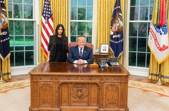 Kardashian'dan olay itiraf: Trump aradığında çıplaktım