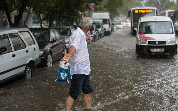 Ankara'nın caddeleri göle döndü