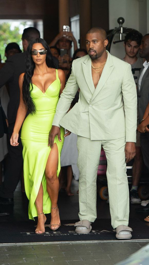 Kanye West dünyaya rezil oldu! Düğündeki detaya bakın