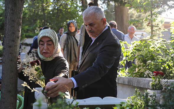 TBMM Başkanı Yıldırım, aile kabristanını ziyaret etti