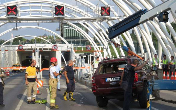 Avrasya Tüneli'nde trafiği kilitleyen kaza!