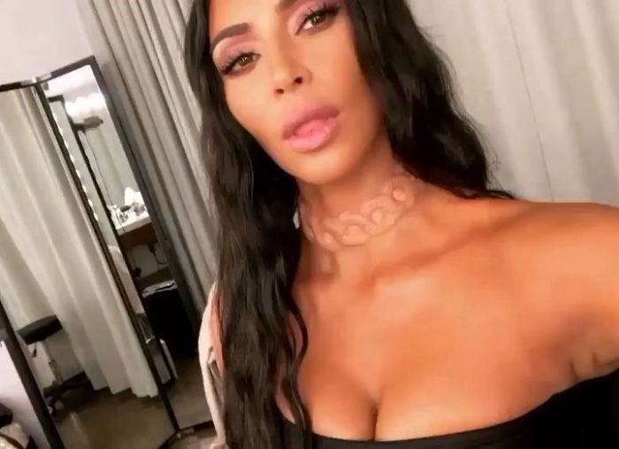 Kardashian paylaştı yorumlar yağdı: Umarız moda olmaz!
