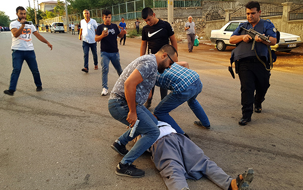 Pompalı dehşeti: Polise ateş açınca ayağından vuruldu!