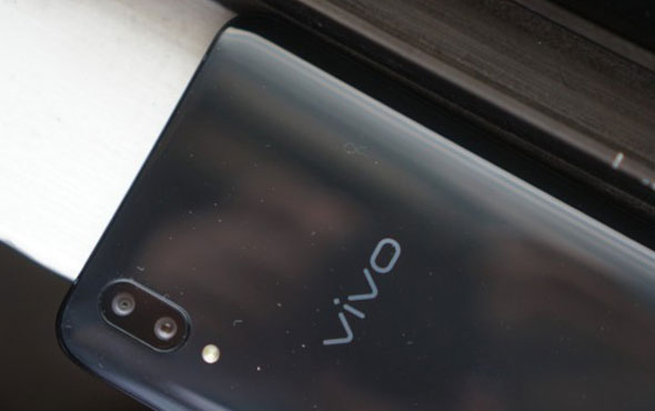 Vivo V11 Pro gümbür gümbür geliyor!