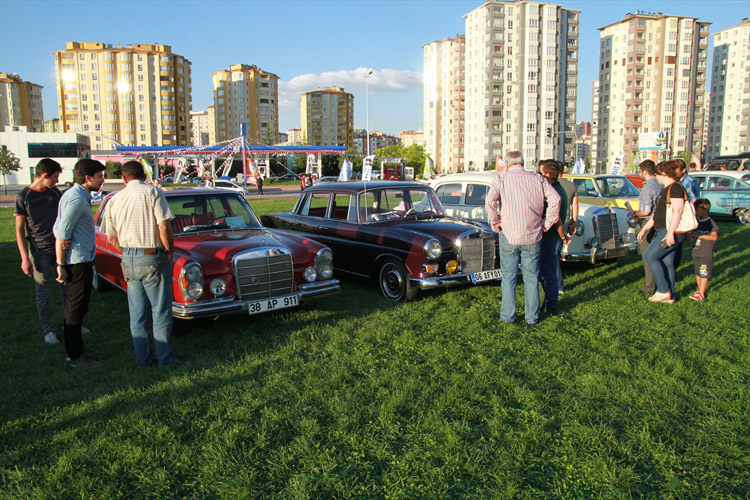 Klasik araba tutkunları Kayseri'de buluştu! 