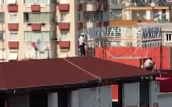Çatıda 'ölümüne' çalışan işçiler kamerada
