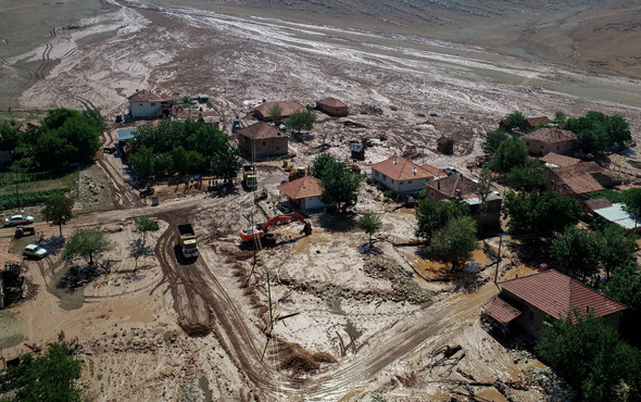 Antalya'nın Elmalı ilçesi toptan çamura gömüldü! Şoke eden görüntüler