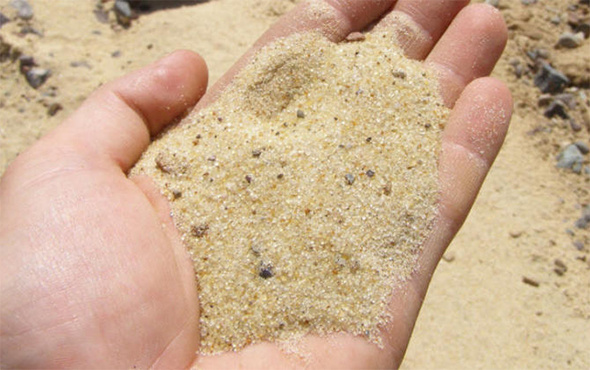 Dünyaca ünlü sahilden kum çaldı: Hayatı karardı!