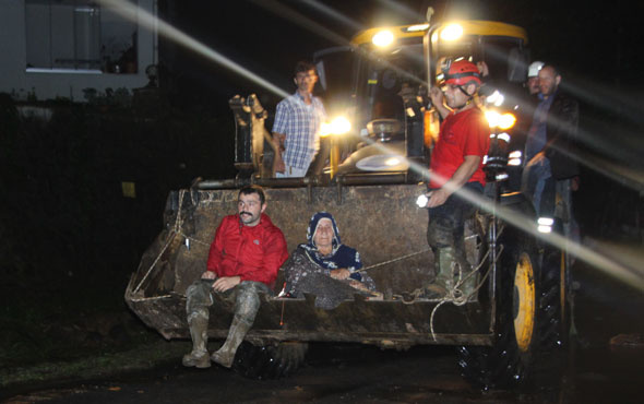 Trabzon’u sel ve heyelan vurdu! Yollar kapandı, mahsur kalanlar oldu