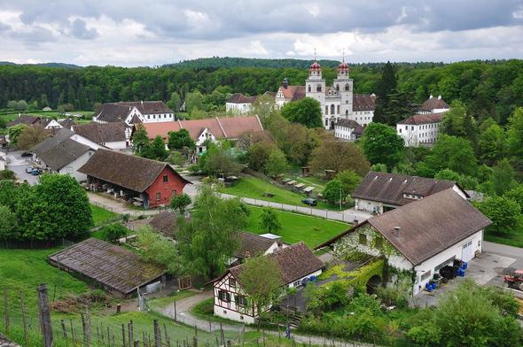 İsviçre'nin Rheinau köyünde herkese ayda 16 bin TL maaş