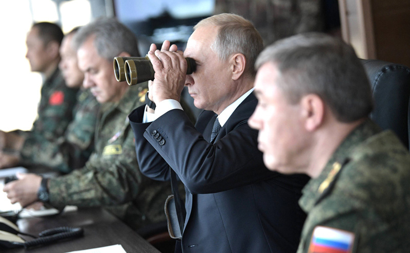 Putin dev tatbikatı izledi dünyaya mesaj verdi