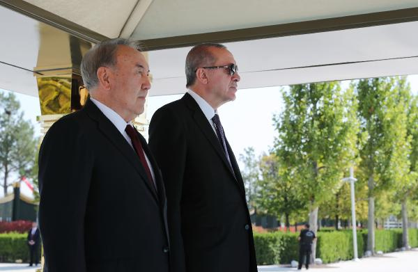 Erdoğan, Nazarbayev'i törenle karşıladı! O detay dikkat çekti