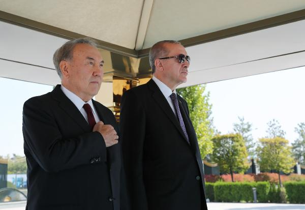 Erdoğan, Nazarbayev'i törenle karşıladı! O detay dikkat çekti