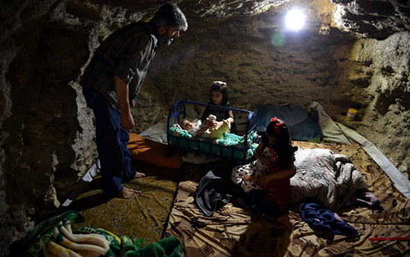 İdlib’de evlerin altı sığınağa dönüştürüldü 