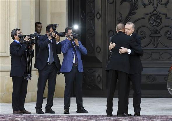  İlham Aliyev'den Cumhurbaşkanı Erdoğan'a sıcak karşılama!