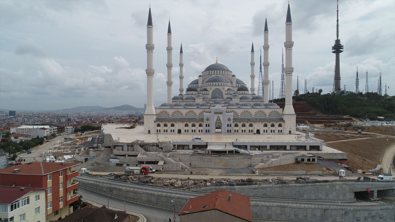 Çamlıca Camii'nde sona gelindi! Havadan nasıl göründüğüne bakın