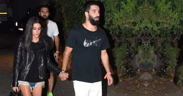 Arda Turan'dan doğacak bebeğine rekor fiyatta hediye!