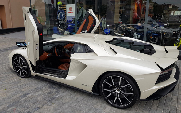 Kenan Sofuoğlu Lamborghini otomobilini satışa çıkardı