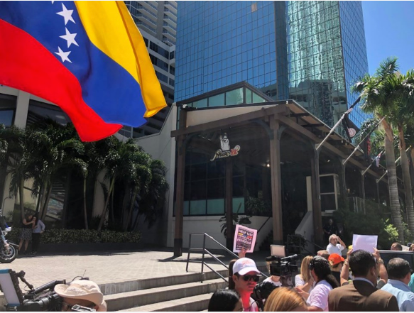 Nusret Gökçe'ye Miami'de Maduro protestosu!