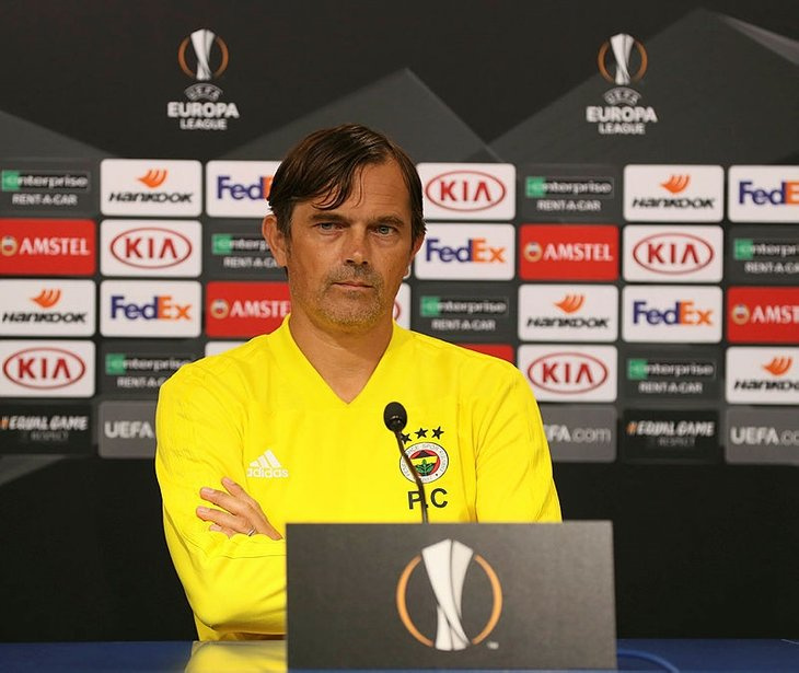 Fenerbahçeli taraftarlardan Cocu'ya tepki!.