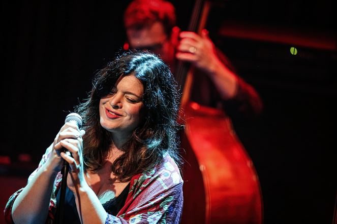 Lacasa De Papel'e ses veren Cecilia Krull İstanbul'da konser verdi