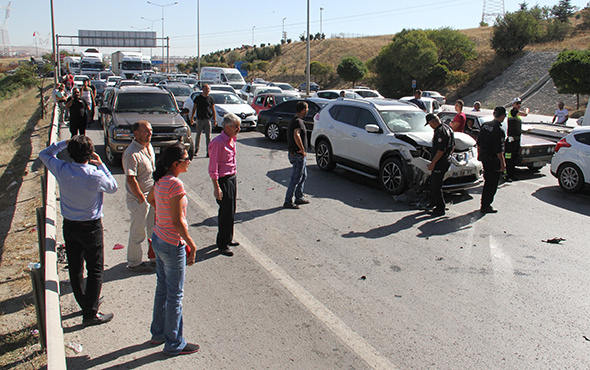 17 araç birbirine girdi: Trafik felç oldu!