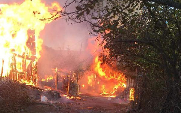 Kastamonu'da çıkan yangında 8 ev kül oldu