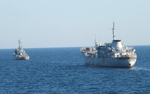 Ukrayna savaş gemileri Rus sularına girdi