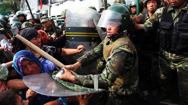 Çin'in Uygur zulmü resmi raporlara girdi! Okurken kanınız donacak...