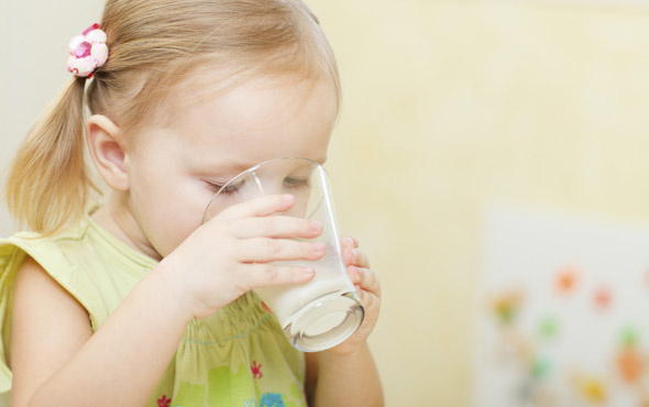 Çocuklara sütü nasıl sevdiririz ? İşte çocuklara sütü sevdirmenin 9 yolu!