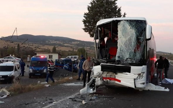 Uşak'ta feci kaza! Ölü ve yaralılar var