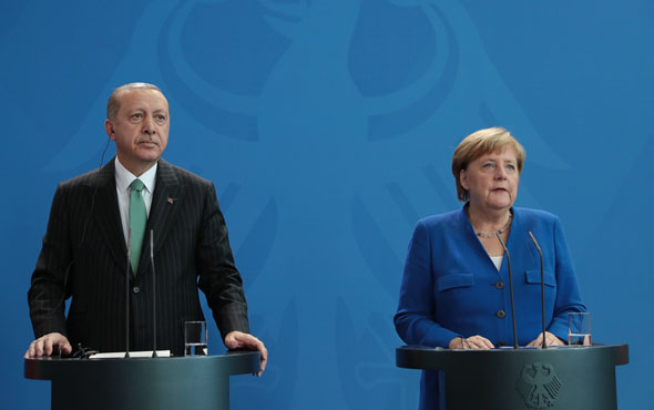 Erdoğan Merkel basın toplantısında bomba açıklamalar: FETÖ sorulunca...