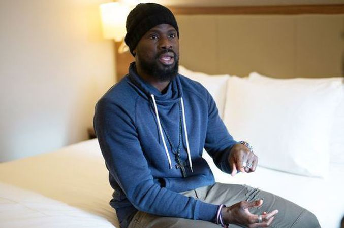 Galatasaray'ın eski yıldızı Emmanuel Eboue haber bekliyor!