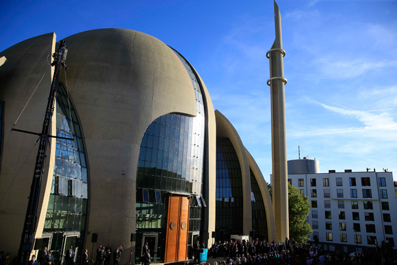 Avrupa'nın en büyük camisi Köln'de açıldı