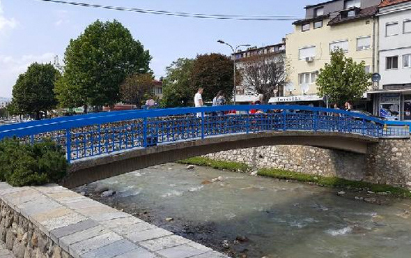 Kosova'daki 'aşk köprüsü' asma kilitler nedeniyle tehlikede!