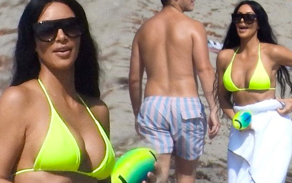 Kim Kardashian rezil olmamak için havluyu çıkaramadı