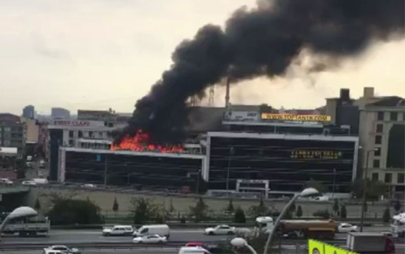 İstanbul'da korkutan yangın plaza alevlere teslim!