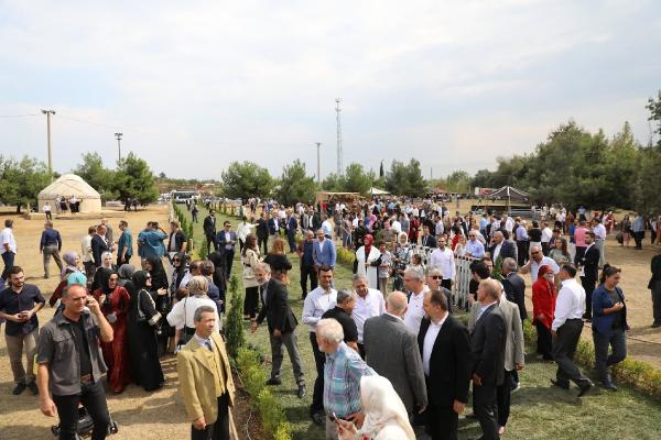 Recep Akdağ'ın oğlu Kocaeli'de kayı düğünü ile evlendi