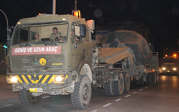 Kilis'ten İdlib sınırına obüs ile tank sevkıyatı!