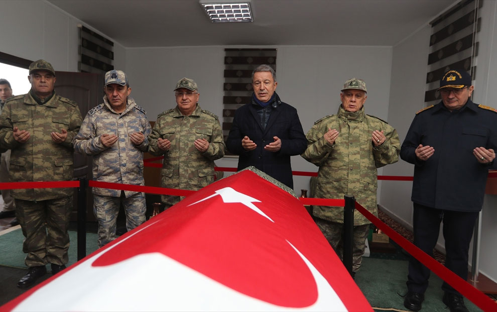 Hulusi Akar'dan DEAŞ'a sınır ötesi operasyon açıklaması