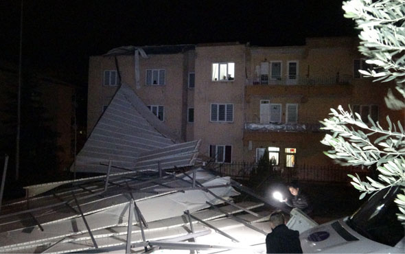 Bursa gece felaketi yaşadı! Birçok ev ve araç hasar gördü