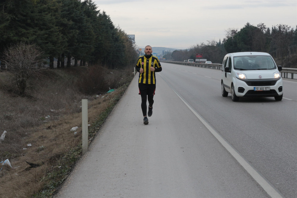 Fenerbahçeli taraftarın koşu totemi