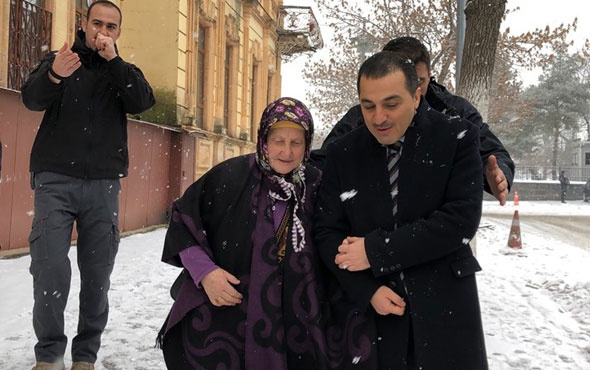 Yaşlı kadının sesine Kars Valisi Türker Öksüz kulak verdi