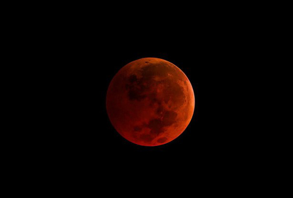 Ay en koyu kırmızıya bürünecek kanlı ay tutulmasına az kaldı