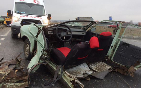 Tekirdağ'da korkunç kaza otomobil ikiye bölündü