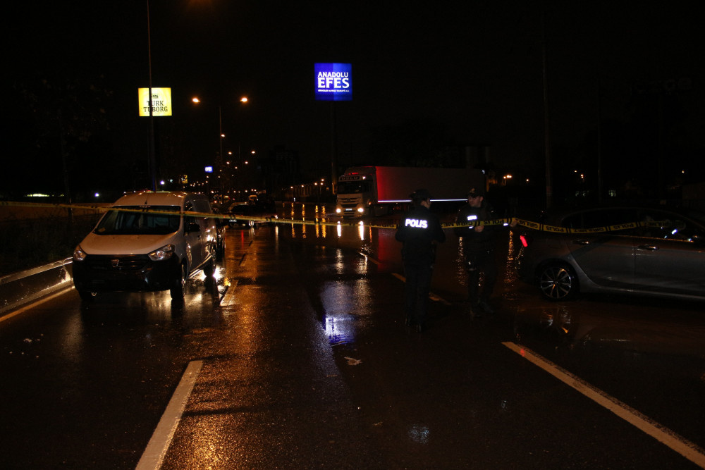 İzmir sağanak yağışa teslim oldu