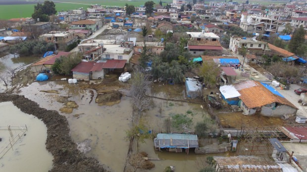 Hatay'da baraj kapakları açıldı mahalle sular altında kaldı
