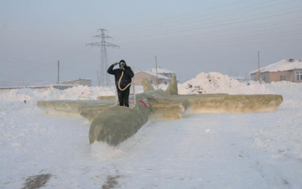 Hakkarili çoban kardan F-35 savaş uçağı yaptı!