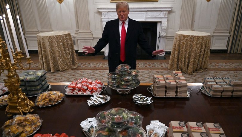 Trump’tan misafirlerine büyük ayıp pizza ve hamburger yedirdi